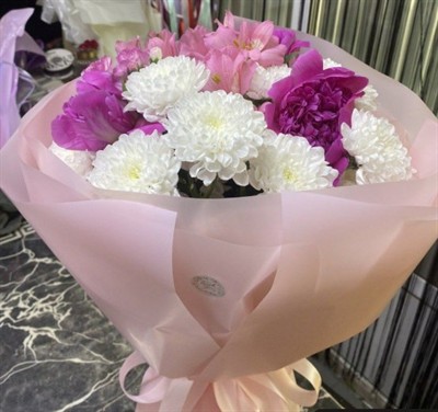 Bouquet of peonies, spray carnations, chrysanthemums, and alstroemeria — “Berry Cream”