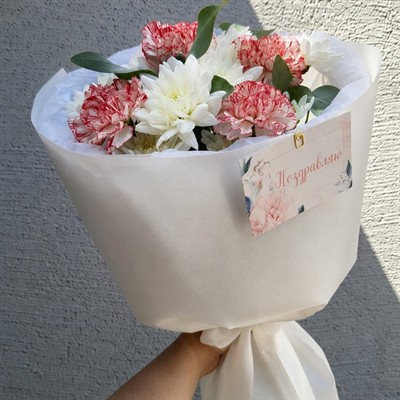 Bouquet of dianthus and chrysanthemums — Soft Accent