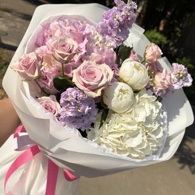 Нежный букет с дельфиниумом - Шанель