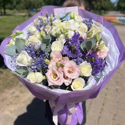 Букет из белых роз, белой и розовой эустомы - Люси