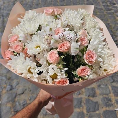 Mixed bouquet with alstroemeria - Amelia’s Tenderness