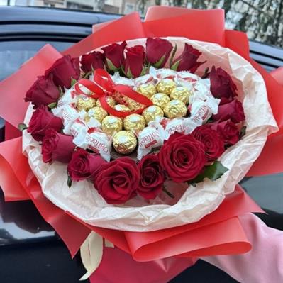 Heart-shaped bouquet of roses and candies - Slastenka