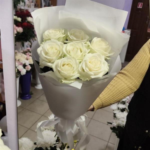 Букет из 7 белых импортных роз - Дыхание Альп