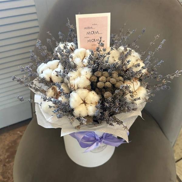Arrangement in a box with cotton and lavender - Cloudy