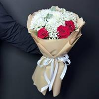 Bouquet with roses, chrysanthemum and gypsophila — Three Words photo report 2