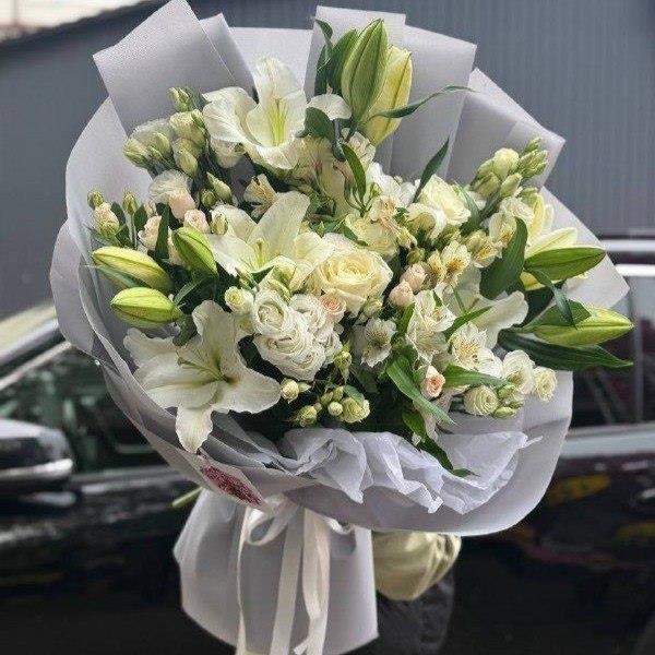 Bouquet with lilies - White Touch