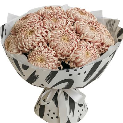 Prefabricated flower arrangement in a wooden box Prefabricated flower arrangement in a wooden box