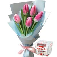 Lovely bouquet of 5 tulips