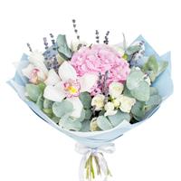 Bouquet of spray roses and hydrangeas