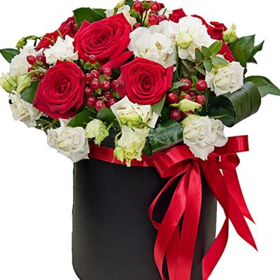 Box with roses and eustoma Box with roses and eustoma