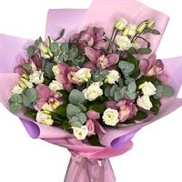 Luxurious bouquet of orchids and eustomas