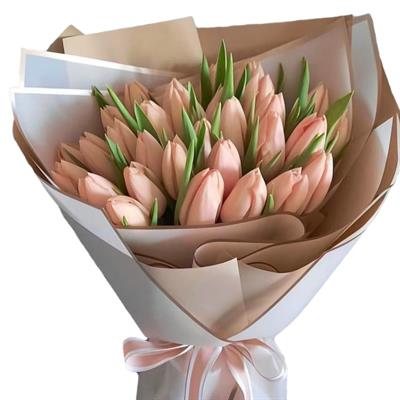 Букет з кущовою трояндою, хлопком та кедром Букет з кущовою трояндою, хлопком та кедром