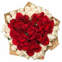 Букет в форме сердца из 51 импортной розы 