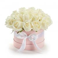Коробка з ніжною білою трояндою