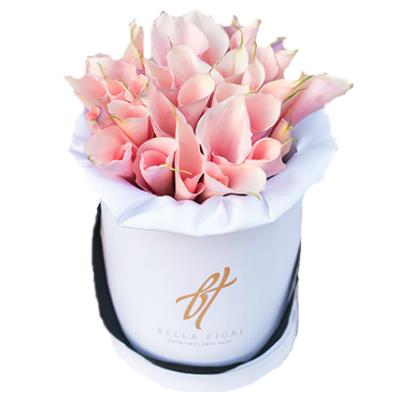 Box with peach callas Box with peach callas
