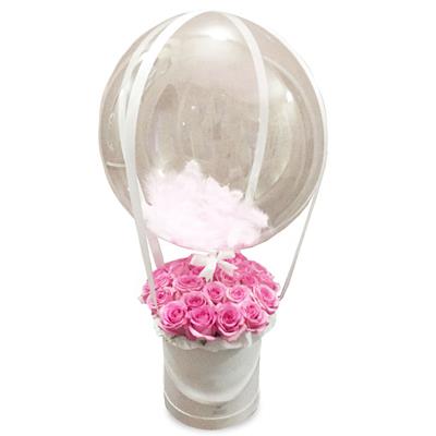 Коробка з трояндами і бабл кулею Коробка з трояндами і бабл кулею