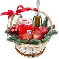 Кошик з цукерками і шампанським Кошик з цукерками і шампанським