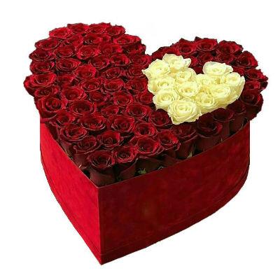 Нежная композиция в коробке с розами Нежная композиция в коробке с розами