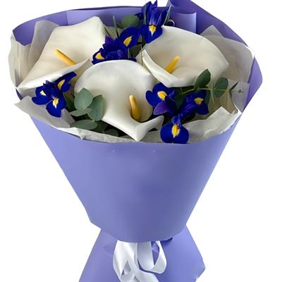 Новорічний букет з троянд і альстромерій Новорічний букет з троянд і альстромерій