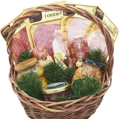 Новорічний кошик з закусками Новорічний кошик з закусками
