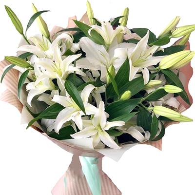 Bouquet of charming lilies Bouquet of charming lilies