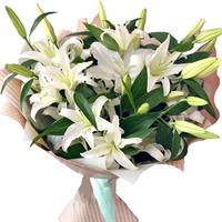 Bouquet of charming lilies