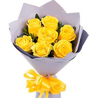 Букет из 7 сочных желтых роз