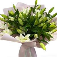 Luxurious bouquet of 15 lilies