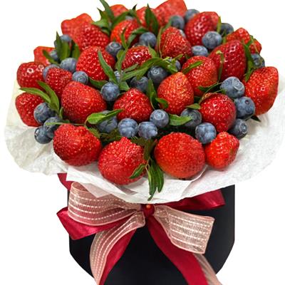 Композиция из клубники и голубики Композиция из клубники и голубики