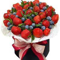 Композиция из клубники и голубики Композиция из клубники и голубики