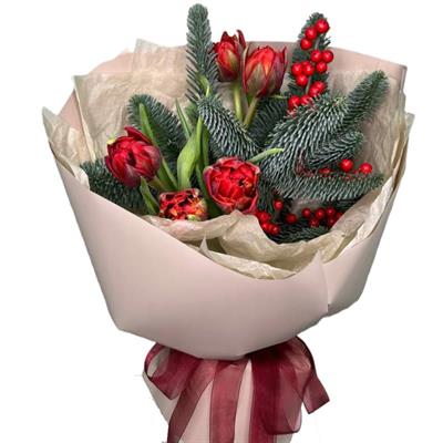 Яскравий зимовий букет з тюльпанами Яскравий зимовий букет з тюльпанами