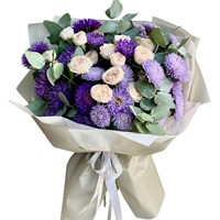 Bouquet of asters and spray roses