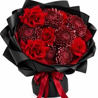 A bouquet of French roses and chrysanthemums