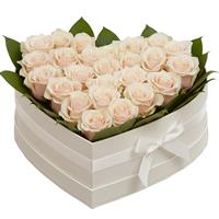25 кремовых роз в форме сердца