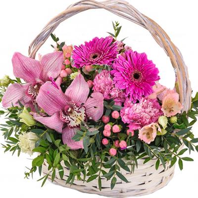 Delicate basket of gerbera and eustoma Delicate basket of gerbera and eustoma