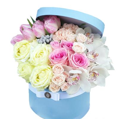 Коробка з трояндами, тюльпанами, гвоздикою і орхідеєю Коробка з трояндами, тюльпанами, гвоздикою і орхідеєю