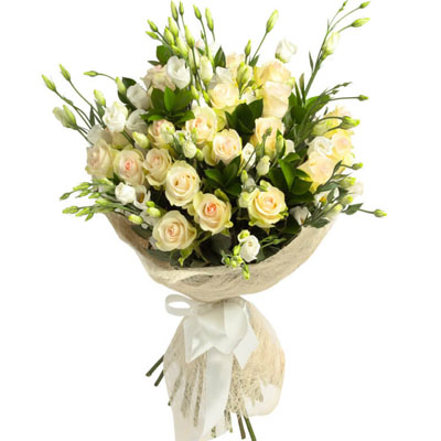 Букет з кремових троянд і рожевою еустоми Букет з кремових троянд і рожевою еустоми