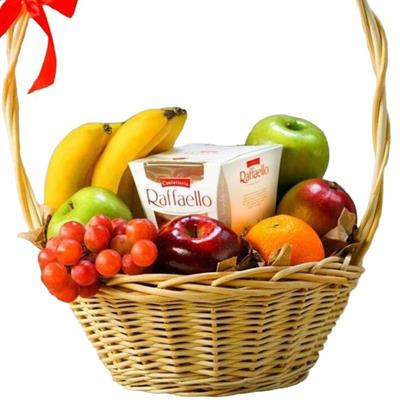 Fruit basket with Raffaello Fruit basket with Raffaello
