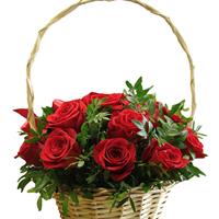 Нежная корзина из красных роз
