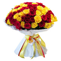 Букет из 75 красных и желтых роз