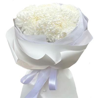 A bouquet of 5 white chrysanthemums A bouquet of 5 white chrysanthemums
