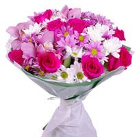 Букет из орхидеи, розовой розы и кустовой хризантемы
