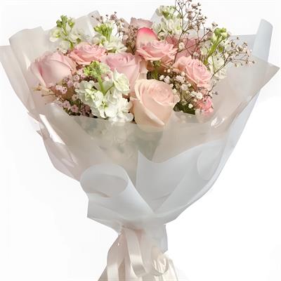 Cake of chrysanthemums and roses in decoration Cake of chrysanthemums and roses in decoration
