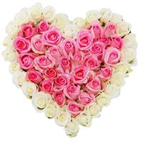 Сердце из белых и розовых роз