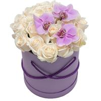 Delicate box with roses and orchids Delicate box with roses and orchids