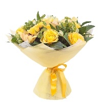 Букет из роз и орхидей в желтых тонах