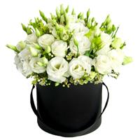 Коробка из белой эустомы