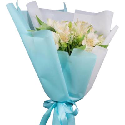 Simple and elegant bouquet of 5 white alstroemerias Simple and elegant bouquet of 5 white alstroemerias