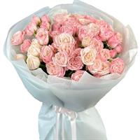 Нежный букет из 11 пионовидных кустовых роз