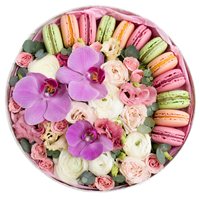Цветы и макарунсы